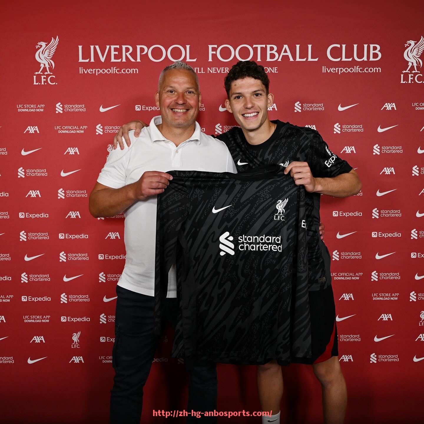 安博体育-世俱杯多视角直播影像智能合成方法及实践应用